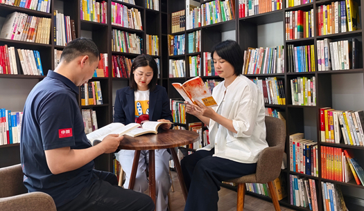 翻開“城發”這本書，每一頁，都是鄭州的煙火與遠方